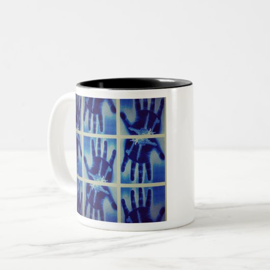 graue Hand Zweifarbige Tasse (Vorderseite Links)