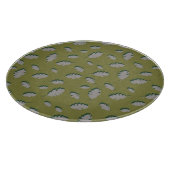 Graue Herbstblätter auf grünem Hintergrund Schneidebrett (Ecke)