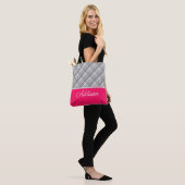 Graue, Karierte und rosa Stricktasche Tasche (Am Model)