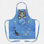Graue Katze in Imitaten Denim Pocket mit Individue Schürze (Vorderseite)