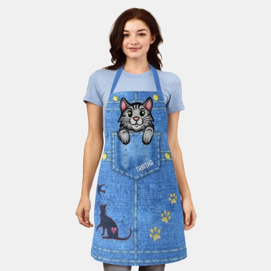 Graue Katze in Imitaten Denim Pocket mit Individue Schürze (Getragen)