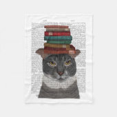 Graue Katze mit Büchern auf Kopf Fleecedecke (Vorderseite)