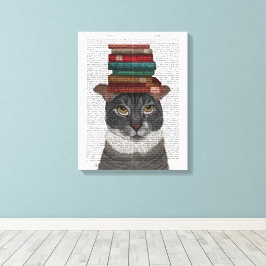 Graue Katze mit Büchern auf Kopf Leinwanddruck (Insitu (Holzboden))