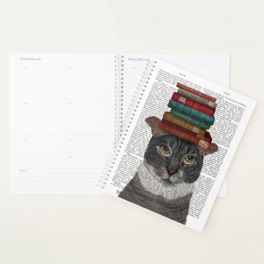 Graue Katze mit Büchern auf Kopf Planer (Anzeige)