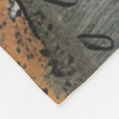 Graue Katze mit Kaffee auf Ocker Fleecedecke (Ecke)
