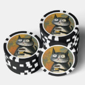 Graue Katze mit Kaffee auf Ocker Pokerchips (Stapel)