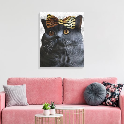 Graue Katze mit Leopard Bow Leinwanddruck (Insitu (Wohnzimmer))