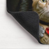 Graue Katze mit roter Katze in Umarmungshaltung Mousepad (Ecke)