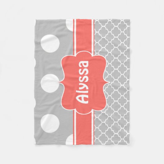 Graue korallenrote Quatrefoil Monogramm-Decke Fleecedecke (Vorderseite)