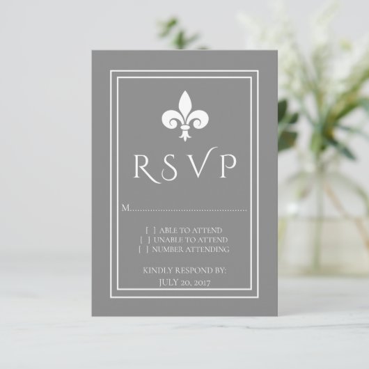 Graue Lilie Wedding RSVP Card Karte (Stehend Vorderseite)