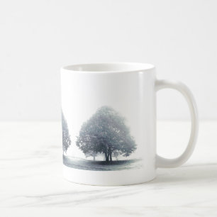 Graue Limone Bäume in Fog, Wales Kaffeetasse