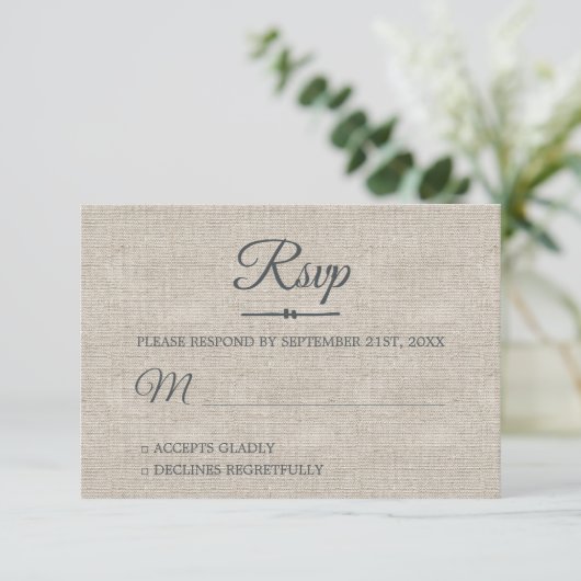 Graue Linen Chic Script Wedding RSVP Card Einladung (Stehend Vorderseite)
