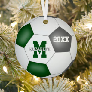 Graue Mannschaftsgeist Mädchen Jungen halten Fußba Ornament Aus Metall