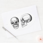 Graue menschliche Schädel an der Seite Ovaler Aufkleber (Umschlag)