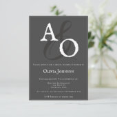 Graue Minimalistische Monogram Bridal Einladung (Stehend Vorderseite)