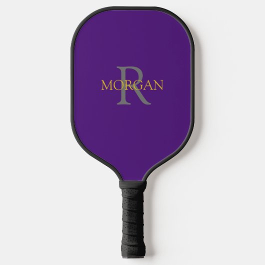Graue Monogram und Goldname auf Royal Lila Pickleball Schläger (Vorderseite)