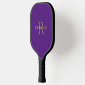 Graue Monogram und Goldname auf Royal Lila Pickleball Schläger (Links)