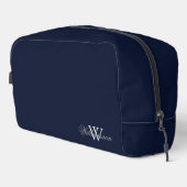 Graue Nachname über blassgraues Monogramm auf Deep Waschbeutel (Rechte Ecke)