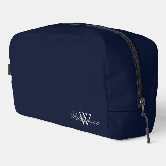 Graue Nachname über blassgraues Monogramm auf Deep Waschbeutel (Rechte Ecke)