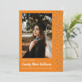 Graue Orange Confetti Abschluss Ankündigung (Stehend Vorderseite)