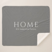 Graue Personalisierte Zuhause-Typografie mit Adres Sherpadecke (Vorderseite (Horizontal))