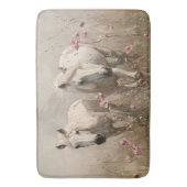 Graue Pferde Rosa Blume Ölgemälde Badematte (Vorderseite Vertikal)