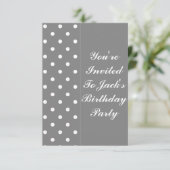 Graue Polka Dot Template Geburtstag Einladung (Stehend Vorderseite)