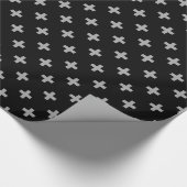 Graue Polka-Kreuze auf schwarz Geschenkpapier (Ecke)