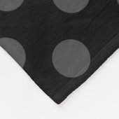 Graue Polka-Punkte auf schwarz Fleecedecke (Ecke)