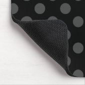 Graue Polka-Punkte auf schwarz Mousepad (Ecke)