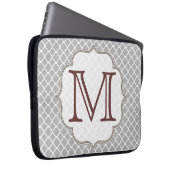 Graue Quarterfolie Latti Monogram 15" Laptop Case (Vorne Rechts)