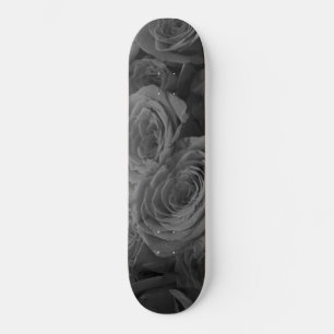 Graue Rose, graues Foto Skateboard