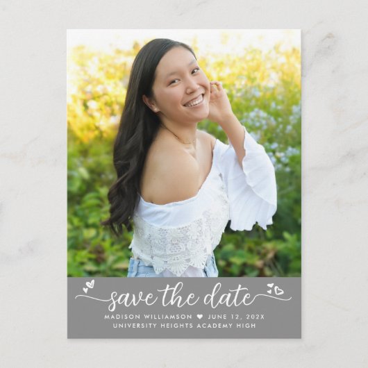 Graue Save the Date Abschluss Foto Script Hearts Einladungspostkarte (Vorderseite)