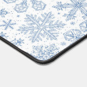Graue Schneeflocken auf weißem Grund Schreibtischunterlage (Ecke)