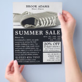 Graue Schuhe, Männerbekleidung, Flyer für Werbung (Hand)