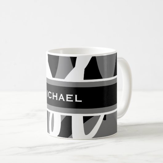 Graue Schwarz-weiße Monogramm Personalisiert Kaffeetasse (VorderseiteRechts)