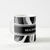 Graue Schwarz-weiße Monogramm Personalisiert Kaffeetasse (Vorderseite Links)