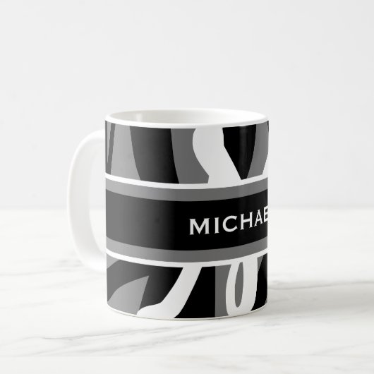 Graue Schwarz-weiße Monogramm Personalisiert Kaffeetasse (Vorderseite Links)
