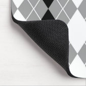 Graue Schwarz-weiße Raute Diamond Design Mousepad (Ecke)