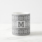 Graue Skandinavische Faux-Strickpullover-Monogramm Kaffeetasse (Mittel)