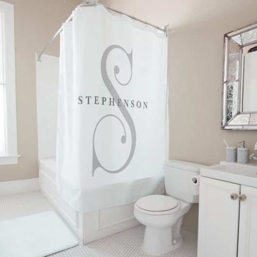 Graue Sophisikation mit elegantem Monogramm S Cust Duschvorhang (Beispiel)