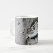 Graue Steine auf grauem Schmutz Kaffeetasse (Vorderseite Links)