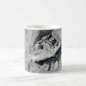 Graue Steine auf grauem Schmutz Kaffeetasse (Mittel)