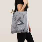 Graue Steine auf grauem Schmutz Tasche (Von Nahem)