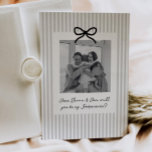 Graue Streifen Patentatschaftsantrag Einladung<br><div class="desc">Suchen Sie eine süße und bedeutungsvolle Möglichkeit, Ihre Lieben zu fragen, ob sie die Paten Ihres Babys werden möchten? Dieses Kartendesign ist die perfekte Art, die Frage zu stellen! Ob Sie ein Familienmitglied oder enge Freunde fragen, mit dieser Vorlage können Sie einen herzlichen Moment schaffen, den sie für immer in...</div>