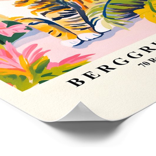 Graue Tabbattacke in Weihnachtsmannmütze, Weihnach Poster (Ecke)