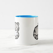 graue Tigerkatze des niedlichen flaumigen Tabby Zweifarbige Tasse (Mittel)