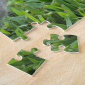Graue Tortoiseshell Katze im Gras Puzzle (Seite)