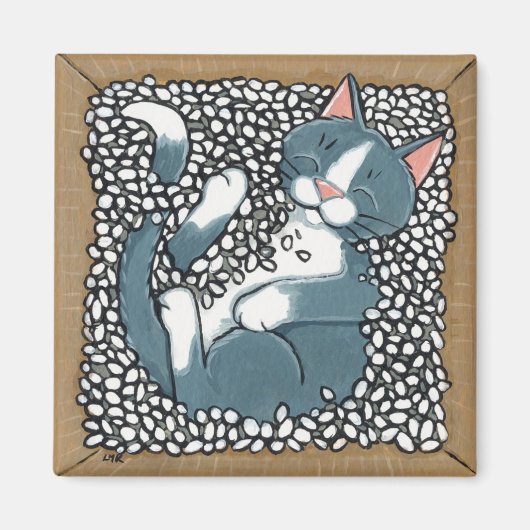 Graue Tuxedo Katze Schlafen in Packung Erdnüsse Magnet (Vorne)