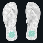 Graue und Aqua-griechische Schlüsselmonogramm Badesandalen<br><div class="desc">Maßgeschneiderte,  bedruckte Flop-Sandalen mit einem stilvollen,  modernen griechischen Schlüsselmuster und einem eigenen Monogramm oder einem anderen Text in einem Kreisrahmen. Klicken Sie auf Anpassen,  um Schriftart und Farben zu ändern oder eigene Bilder hinzuzufügen,  um ein einzigartiges Design zu erstellen!</div>